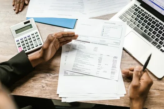 corporate registry certificate fee comparison on Korean business desk, laptop and calculator, realistic clean office photo
