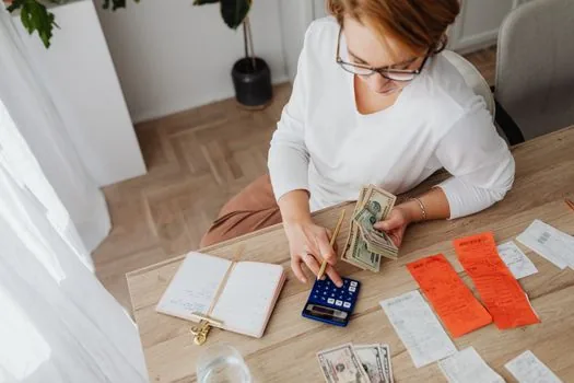 freelancer organizing platform income statements and expense receipts