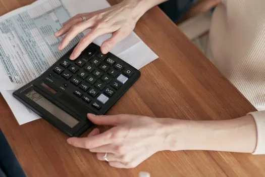 Korean accountant checking electronic tax invoice transmission status with client email and business registration number