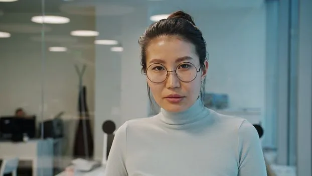 Korean HR manager preparing employment rules report form, worker opinion checklist and company laptop, realistic office photo | 취업규칙 신고서와 의견청취 자료를 준비하는 장면