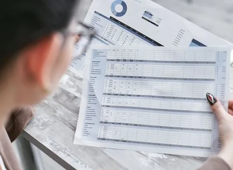 Korean online store owner comparing monthly platform settlement report with yearly sales spreadsheet