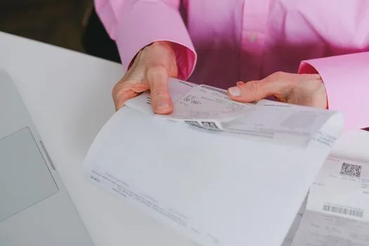 Korean small business owner entering vendor business registration number before issuing tax invoice