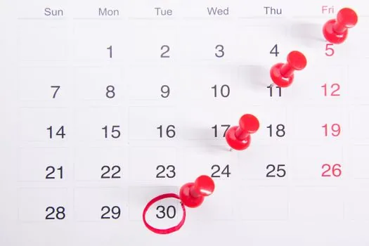 Korean tax calendar showing next month 10th and month-end deadlines beside Hometax submission checklist, realistic office photo | 원천세 납부일과 간이지급명세서 월말 제출일을 나눠 표시한 세무 달력