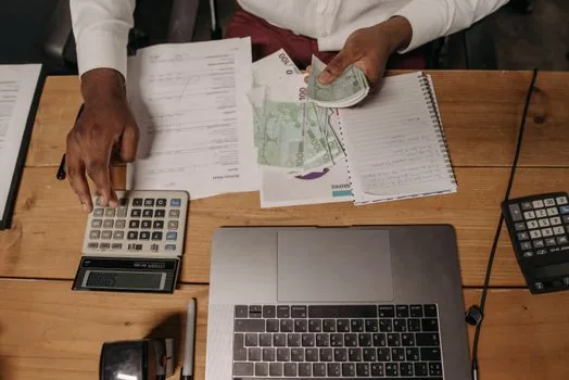 startup cash runway calculation with invoices payroll and bank statement