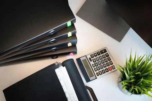 Startup grant application folder with PDF business plan, evidence files and deadline calendar, clean Korean office desk realistic photo