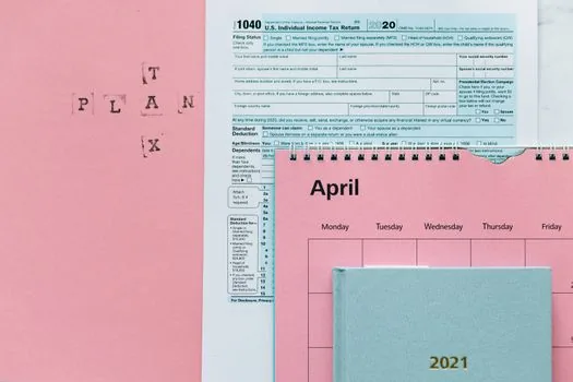 tax payment calendar and smartphone notification settings for small business