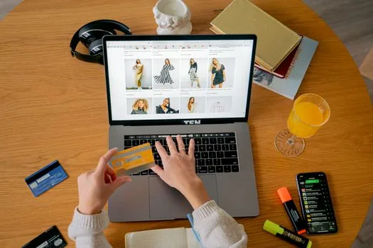 escrow confirmation certificate, payment service contract and online store seller center open on laptop, realistic Korean small business desk | 구매안전서비스 확인증을 준비하는 장면