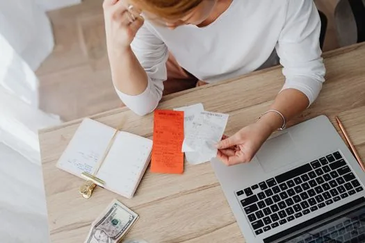 Korean entrepreneur comparing tax payment receipt, certificate PDF and bank transfer record at desk | 납부 영수증과 증명서 PDF를 대조하는 소상공인 서류 정리 장면