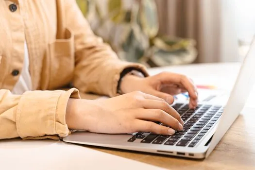 Korean online seller sorting product category checklist beside laptop product page, realistic office desk photo | 온라인몰 상세페이지 등록 전 품목별 정보표를 확인하는 장면