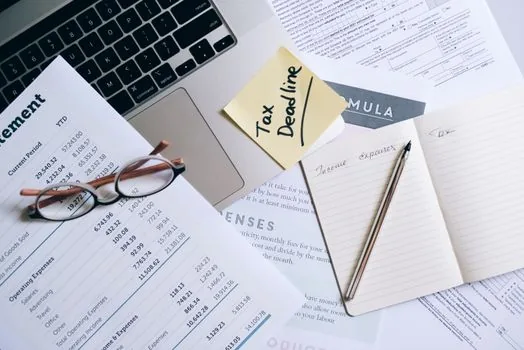 Korean small business owner sorting construction tax invoices, interior contract and equipment purchase receipt before VAT early refund filing | 시설투자 세금계산서와 계약서를 정리하는 장면