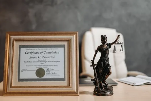 loan document folder on monitor with income certificate, VAT certificate and business registration PDF names arranged neatly, realistic Korean office photo | 대출·임대차 제출 폴더에 세무 증명서 PDF를 나눠 저장한 장면