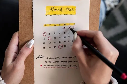 startup founder marking 30 days and 45 days on a calendar beside venture certification documents and funding deadline memo | 지원사업 마감일 앞에서 벤처기업확인 처리기간을 계산하는 장면